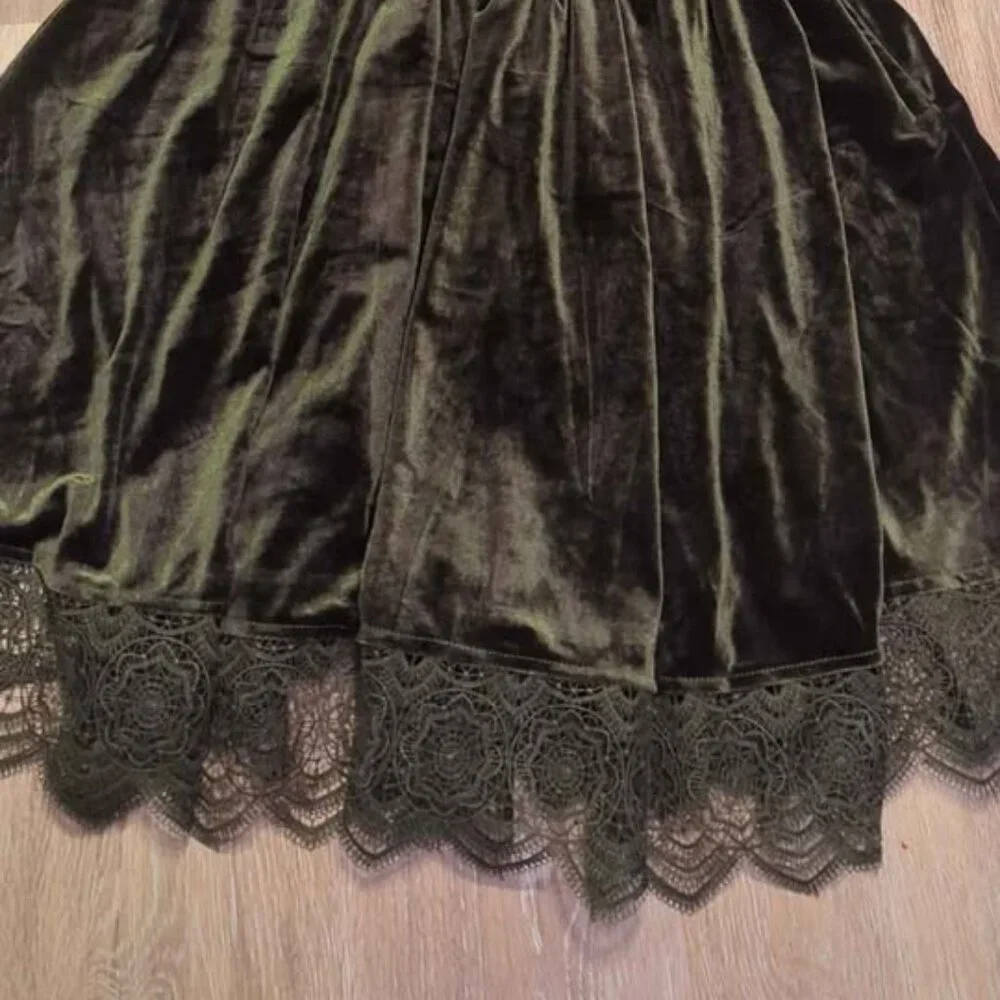 Disturbia or web lace hem velour mini dress dark green size 4 new - Picture 5 of 5